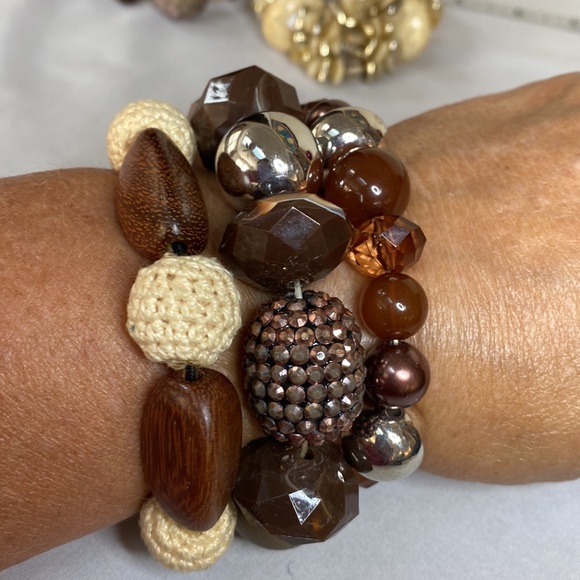 Group of chunky funky neutral stretch bracelets - Picture 12 of 12